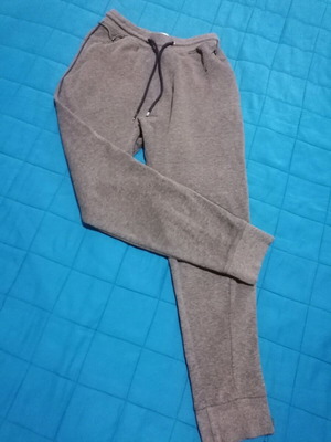 Pull and Bear φόρμα χακι με τσέπες, μεγεθος Μ, 7 ευρώ