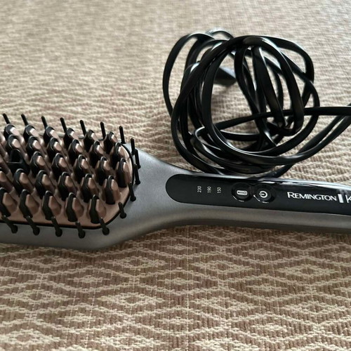 Remington Electric Brush Straight Brush Keratin Protect used for straightening