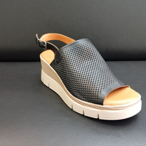 Leather platform sandals black, new, size 37