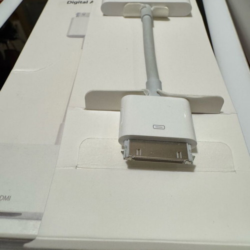 iPad 3 model A1416, 16GB, Wi-Fi with Apple Digital AV Adapter