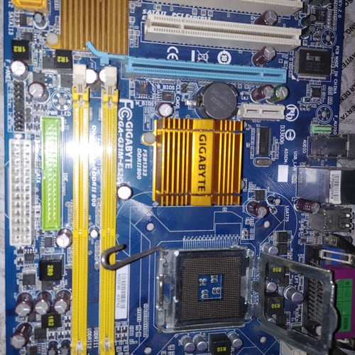 Gigabyte GA G31M ES2C used, Socket 775