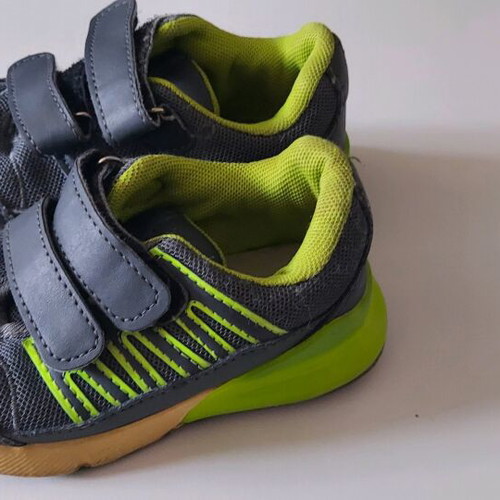 Children's athletic shoes size 25 used, gray and green