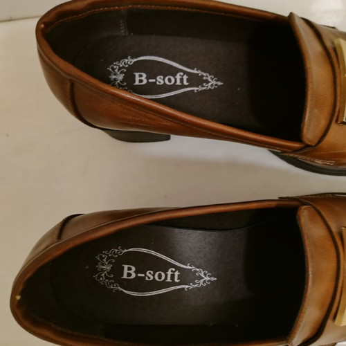 Brown shoes with buckle new, size 40