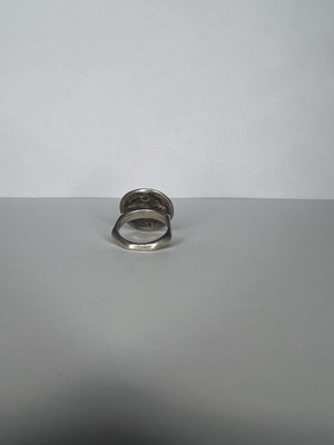 Shell ring like new, silver with 925 stamp