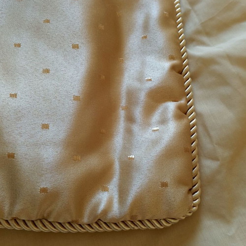 Luxury quilt blanket new, gold color 220x240 with 2 pillowcases