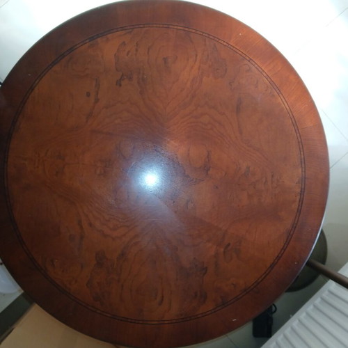 Round coffee table like new