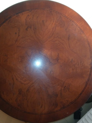 Round coffee table like new