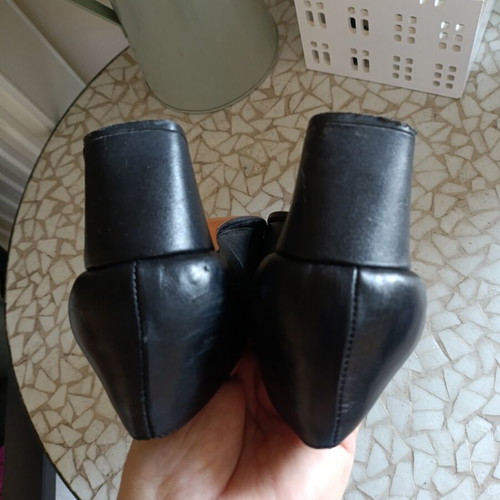 Leather pumps, black, size 40