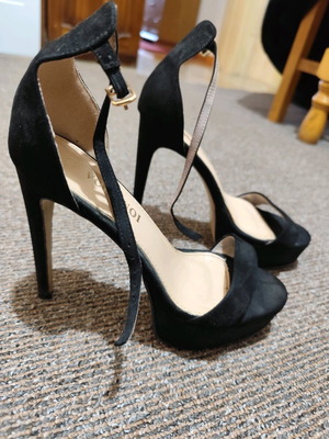 Suede high-heeled sandals like new, black, size 37