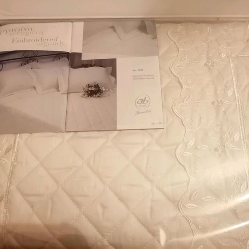 Bridal quilt new with carrying case, 240x270 cm