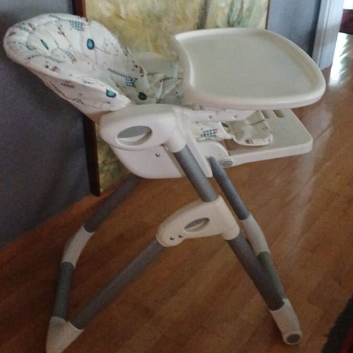 Joie Highchair like new with adjustable features