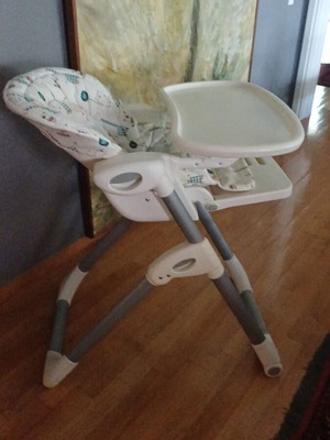 Joie Highchair like new with adjustable features