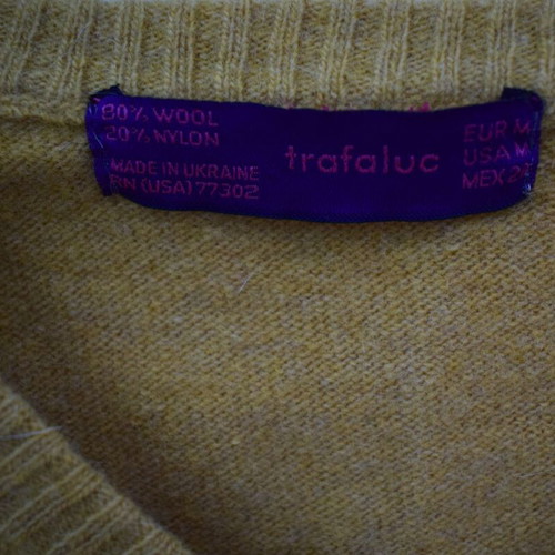 Women's knitted sweater with mustard v-neck like new