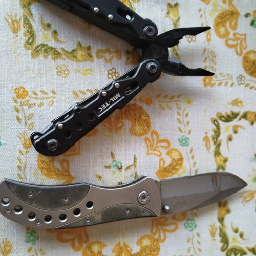 Mil-Tec multitool like new with bonus pocket knife