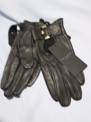 Ted Baker women's leather gloves new black