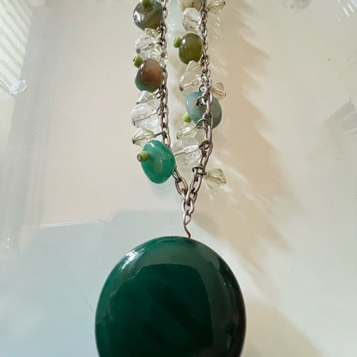 Necklace with green stones like new