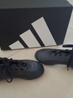 Adidas ποδοσφαιρικά παπούτσια σαν καινούργιο, νούμερο 31, μαύρα