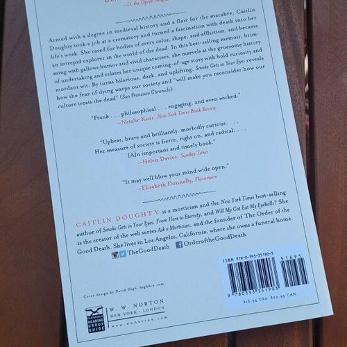 Smoke Gets in Your Eyes book by Caitlin Doughty like new, English edition
