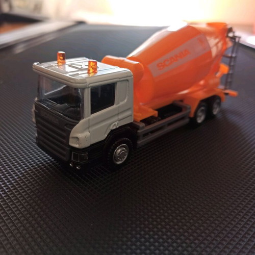 Scania cement mixer toy like new, size 14x5cm