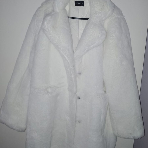 White ANRAN eco fur one size with pockets new
