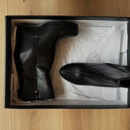 Gianni leather boots size 39, black