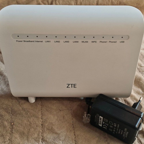 ZTE ZXHN H268N router with power supply like new