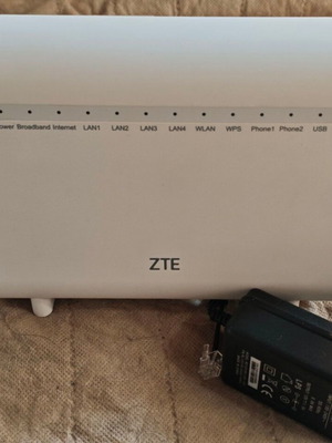 ZTE ZXHN H268N router with power supply like new