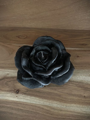Wax rose candle, black with grey