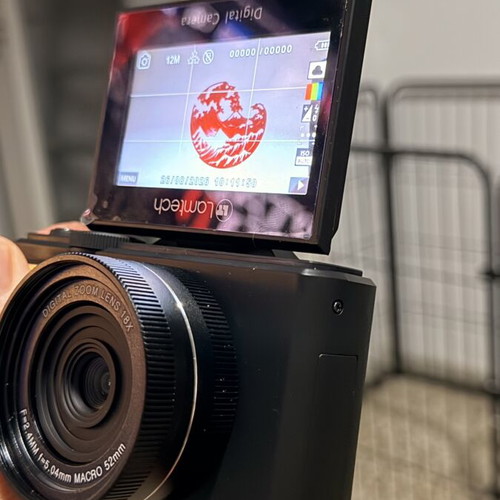 Lamtech digital camera, 75 MP, 3-inch screen, 18x zoom