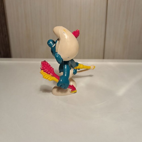 Smurf Bully miniature with bow and arrow 1978 like new