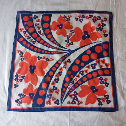 Vintage style scarf like new with geometric and floral pattern
