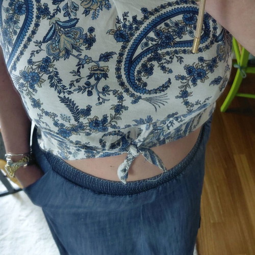 H&M crop top medium like new, white and blue paisley