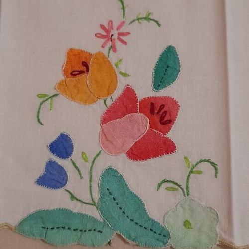 Vintage cotton towels set of 2 with colorful appliqué flowers