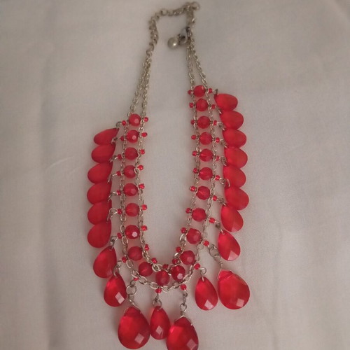 Necklace with red stones like new
