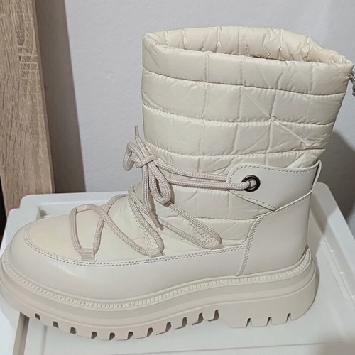 Μπότες Trendyol off white με γούνινη επένδυση σαν καινούργιες, νούμερο 39