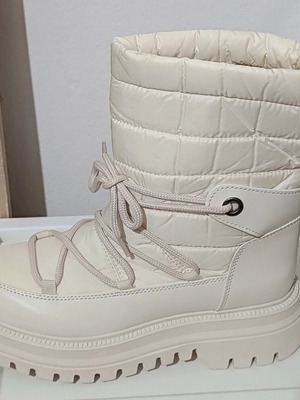 Μπότες Trendyol off white με γούνινη επένδυση σαν καινούργιες, νούμερο 39