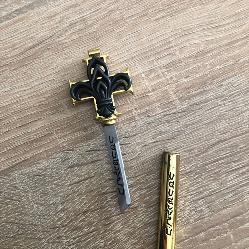 Pendant with knife like new inspired by The Da Vinci Code