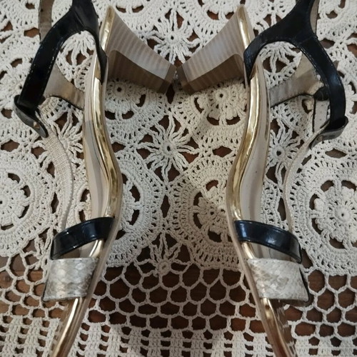 Tamaris sandals size 39 like new, gold and black