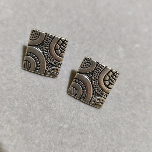 Silver square 925 earrings used with unique design