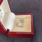 Silver 925 ring used with white flower-shaped stones
