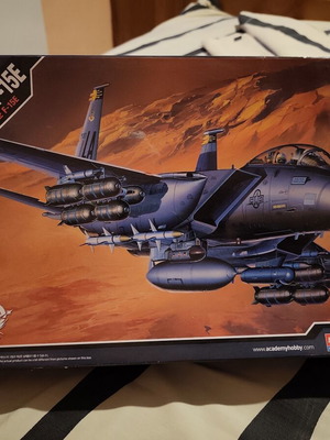 USAF F-15E 1/72 scale model kit, Academy