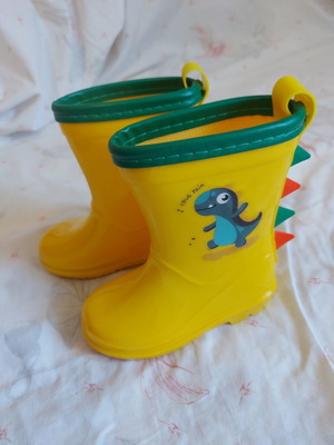 Children's yellow rain boots size 24