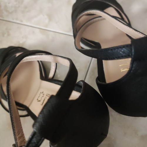 Ellen women's sandals size 39 black like new