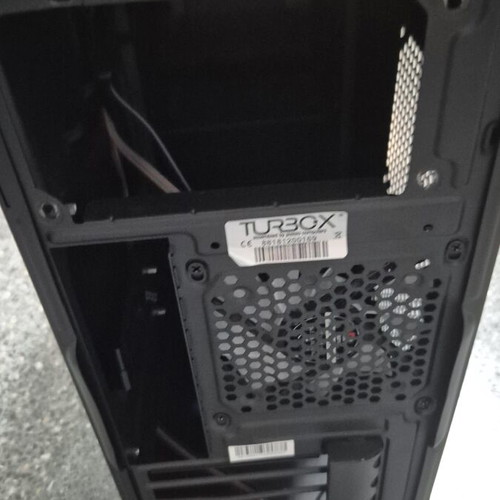 Mid-Tower computer case with rear fan