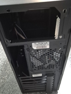 Mid-Tower computer case with rear fan