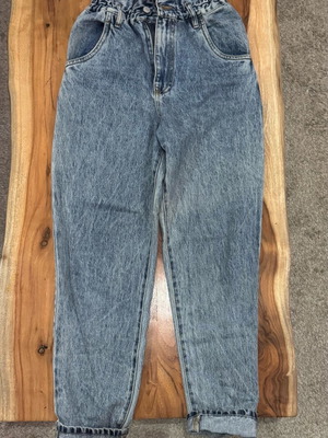 Salt & Pepper jeans like new, size 25, elastic waist, high waist