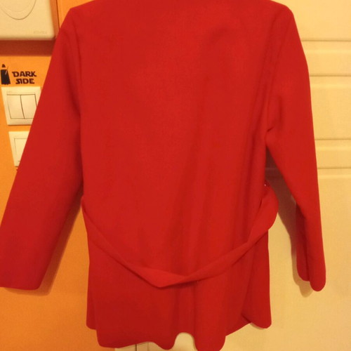 Red coat new, medium-small size, lightweight, felt material