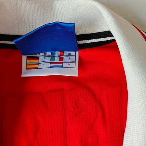 Manchester United football jersey like new, authentic, size Large