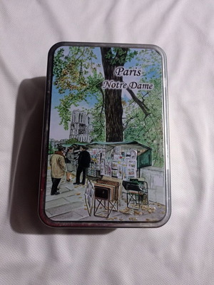 Συλλεκτικό μεταλλικό κουτί με θέμα το Παρίσι σε πολύ καλή κατάσταση