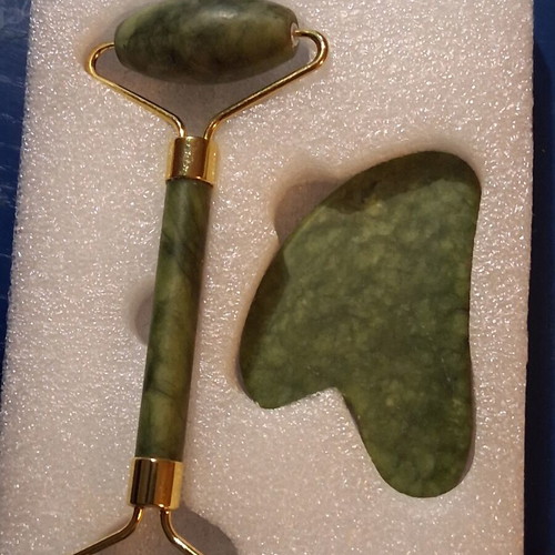Jade roller and gua sha skin care set
